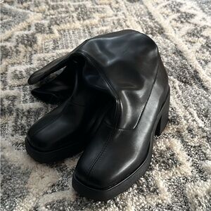 New gogo boots never worn